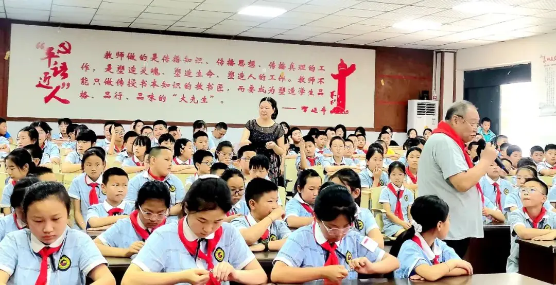 绵阳电子老科协赴吴家小学开展两弹一星精神宣讲 第3张 绵阳电子老科协赴吴家小学开展两弹一星精神宣讲 第3张