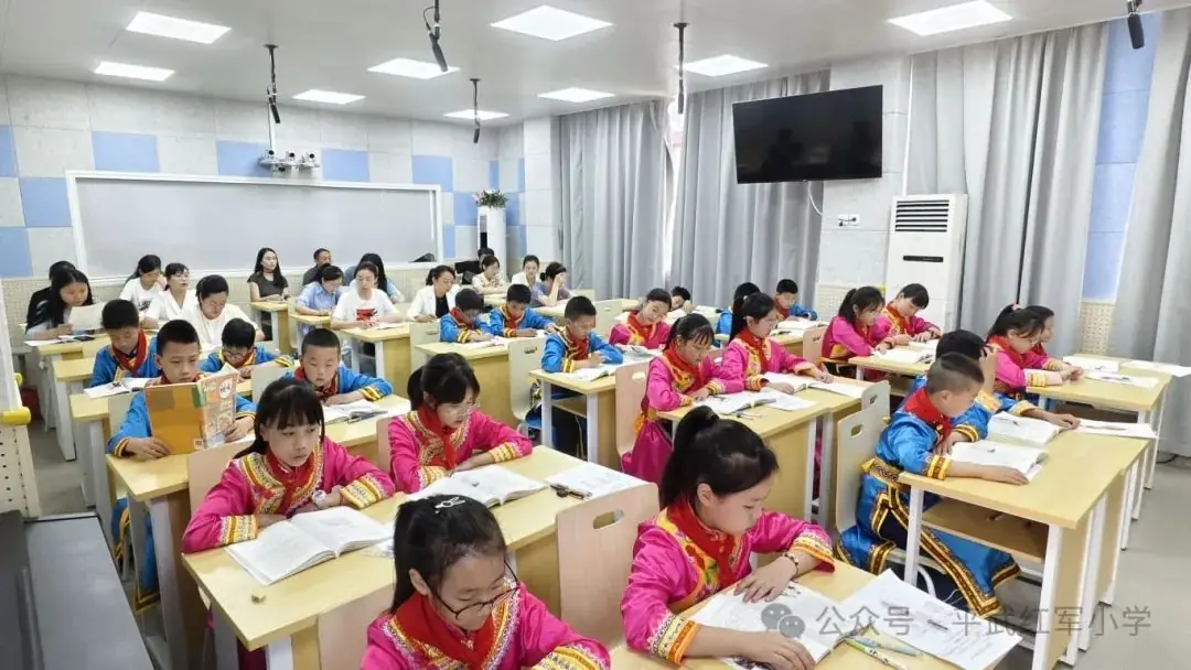 绵阳市教育科学研究所赴平通小学开展视导活动平武县2024年小学教师课堂教学展示暨平武—安州小学英语学科联合教研活动 第4张 绵阳市教育科学研究所赴平通小学开展视导活动平武县2024年小学教师课堂教学展示暨平武—安州小学英语学科联合教研活动 第4张
