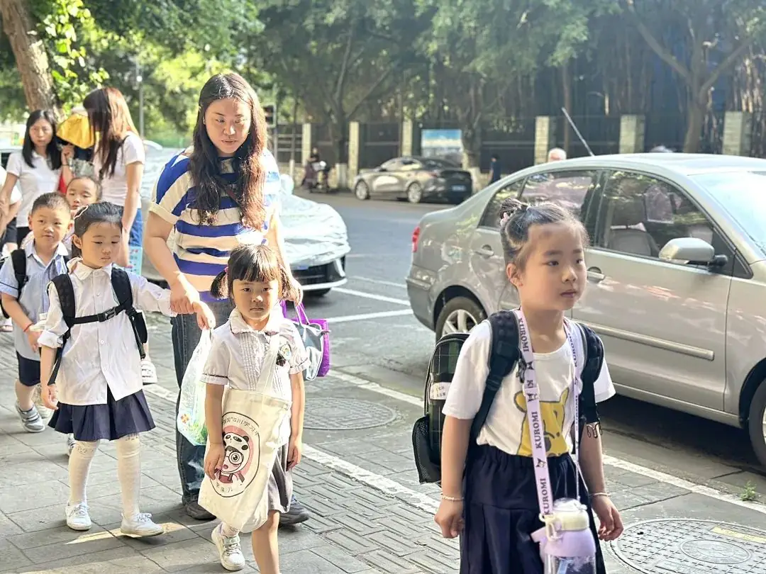 【奇乐睿幼儿园】——“初探小学·礼遇成长”大班组参观小学活动 第18张 【奇乐睿幼儿园】——“初探小学·礼遇成长”大班组参观小学活动 第18张
