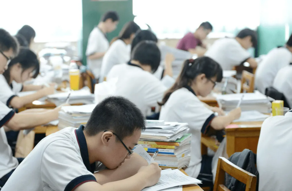 中考上岸重高后,回头看才知道,能在中考脱颖而出的孩子,基本上都做到了下面这几点! 第2张 中考上岸重高后,回头看才知道,能在中考脱颖而出的孩子,基本上都做到了下面这几点! 第2张