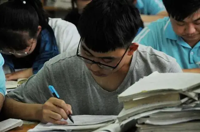中考上岸重高后,回头看才知道,能在中考脱颖而出的孩子,基本上都做到了下面这几点! 第4张 中考上岸重高后,回头看才知道,能在中考脱颖而出的孩子,基本上都做到了下面这几点! 第4张