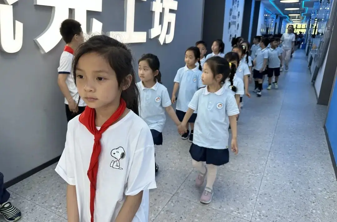 “趣”探小学,梦想启航——红苹果实验幼儿园大班参观小学活动 第67张