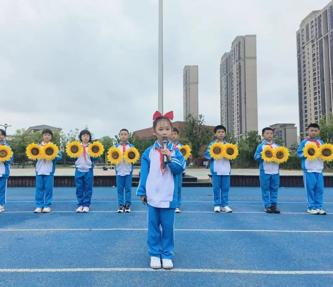 红领巾爱祖国——2024年萍乡市翠湖小学新队员入队仪式 第38张 红领巾爱祖国——2024年萍乡市翠湖小学新队员入队仪式 第38张
