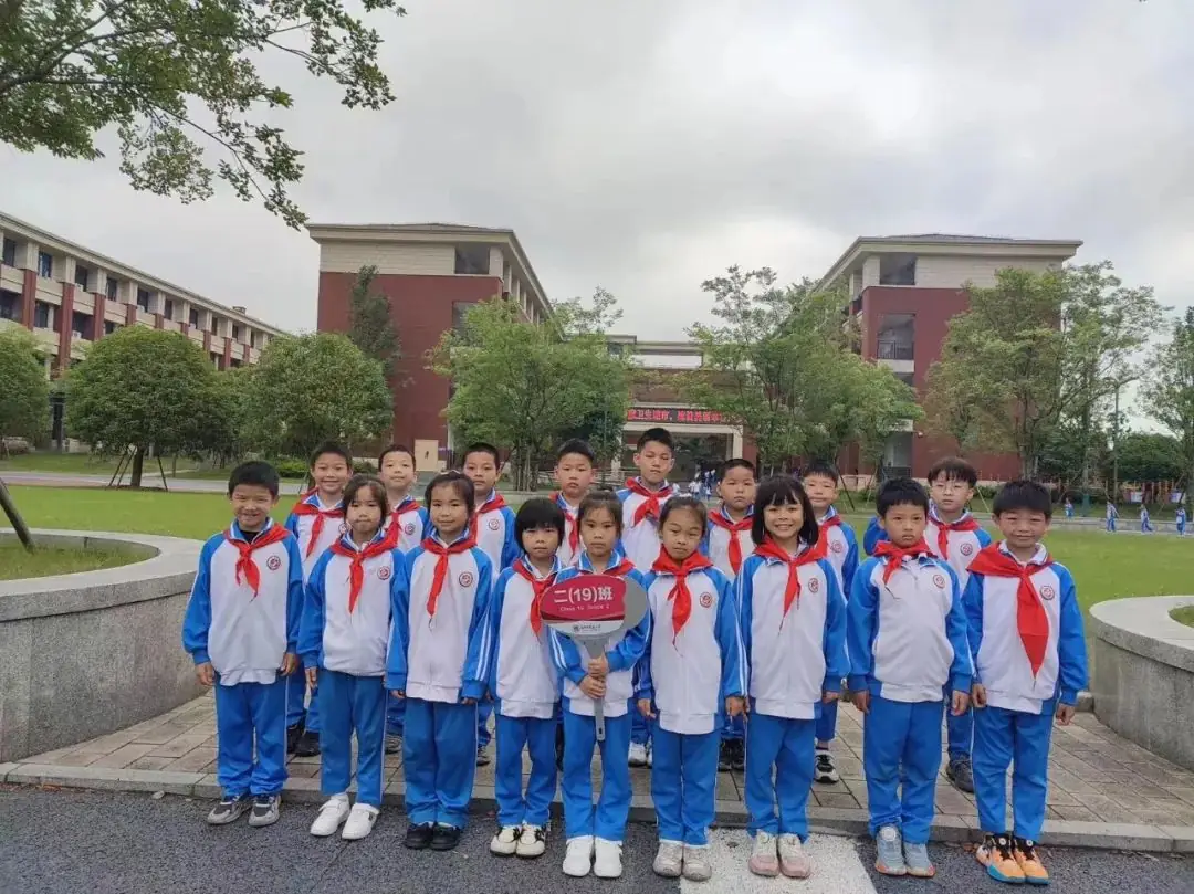 红领巾爱祖国——2024年萍乡市翠湖小学新队员入队仪式 第81张 红领巾爱祖国——2024年萍乡市翠湖小学新队员入队仪式 第81张