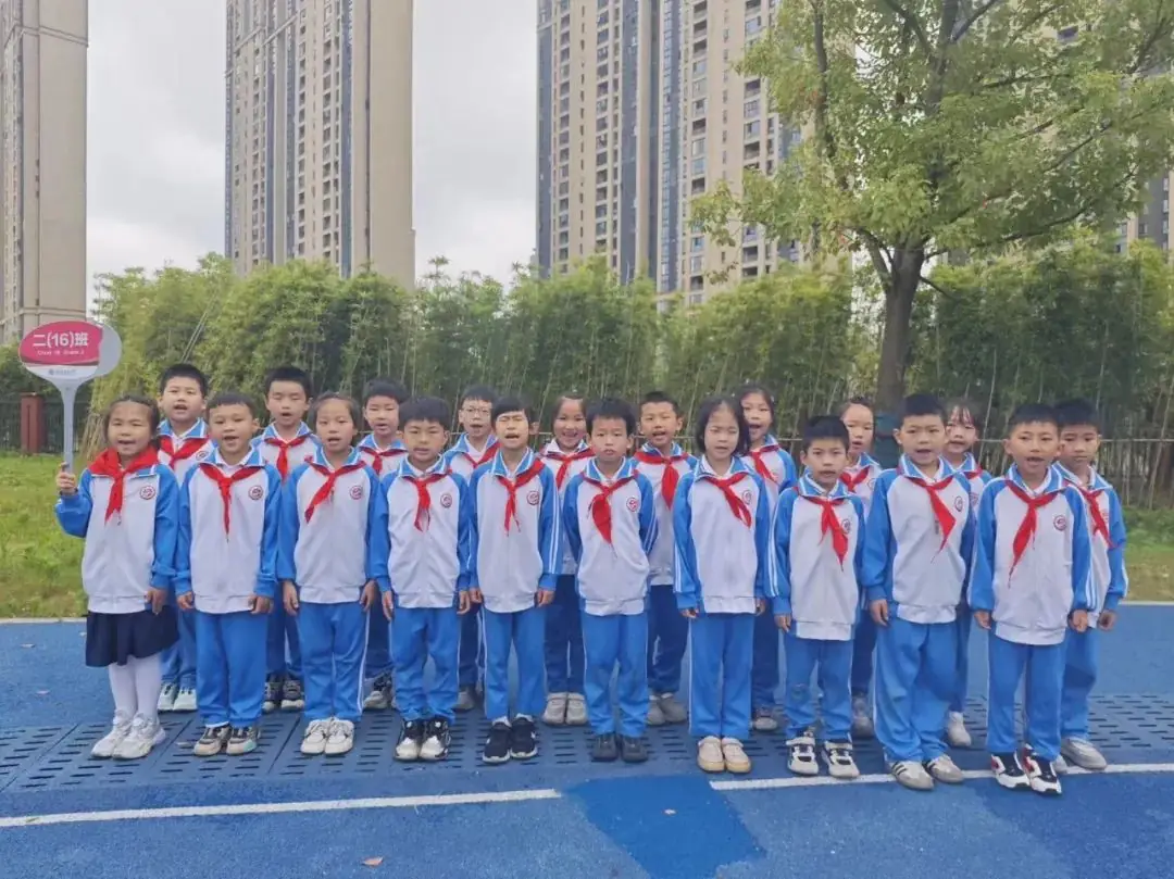 红领巾爱祖国——2024年萍乡市翠湖小学新队员入队仪式 第78张 红领巾爱祖国——2024年萍乡市翠湖小学新队员入队仪式 第78张