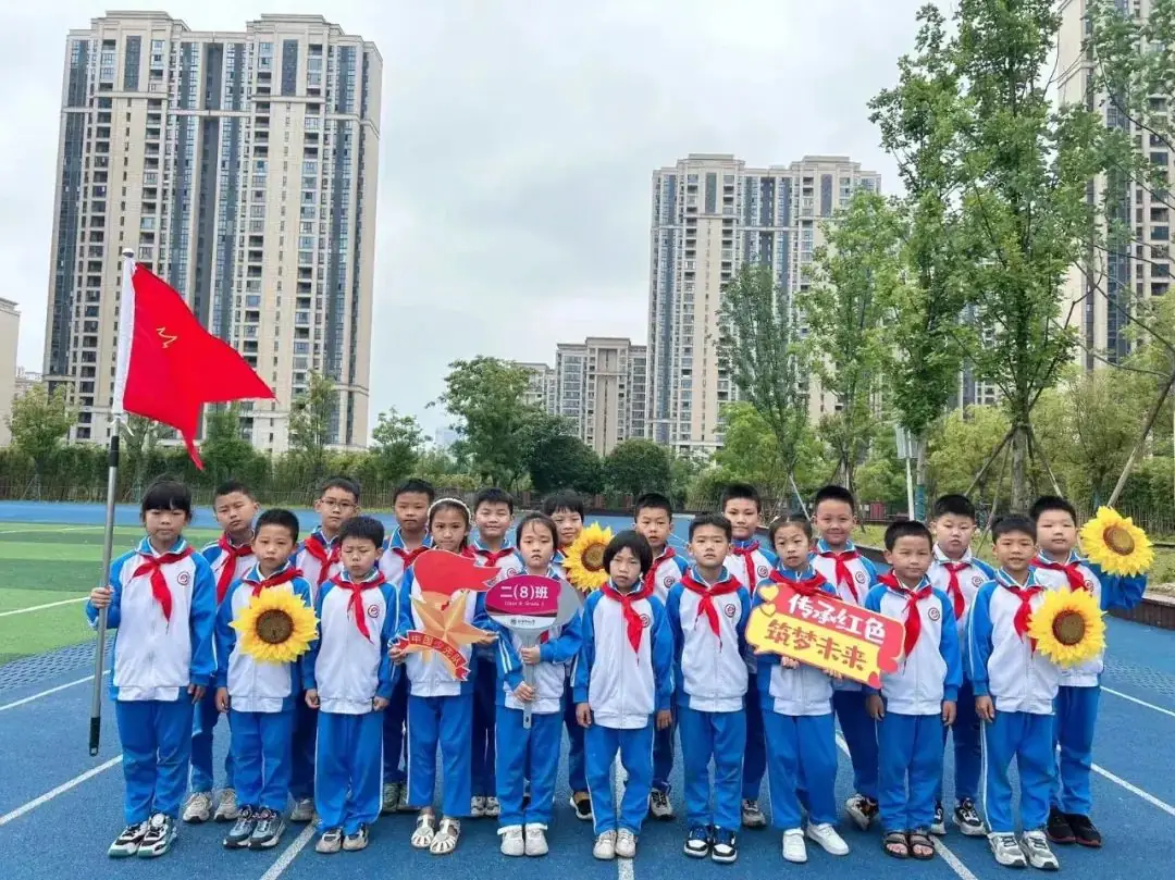 红领巾爱祖国——2024年萍乡市翠湖小学新队员入队仪式 第70张 红领巾爱祖国——2024年萍乡市翠湖小学新队员入队仪式 第70张