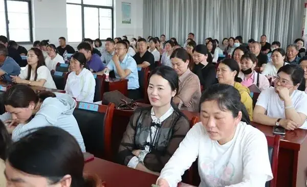 家教润心 赋能中考——“皖东父母大讲堂”家庭教育公益讲座走进定远县第三初级中学 第5张 家教润心 赋能中考——“皖东父母大讲堂”家庭教育公益讲座走进定远县第三初级中学 第5张