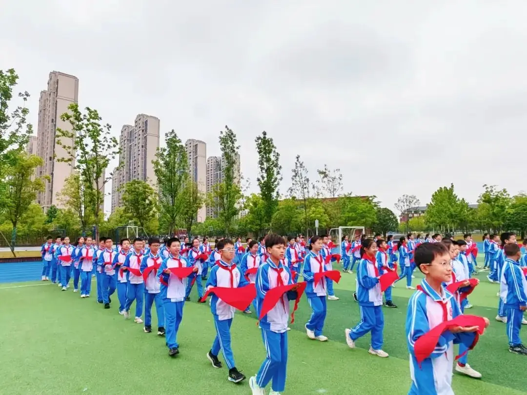 红领巾爱祖国——2024年萍乡市翠湖小学新队员入队仪式 第31张 红领巾爱祖国——2024年萍乡市翠湖小学新队员入队仪式 第31张
