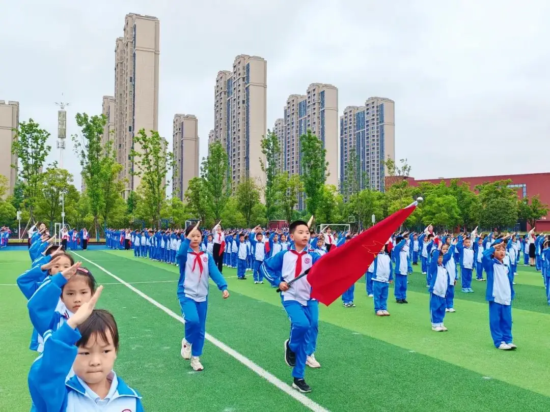 红领巾爱祖国——2024年萍乡市翠湖小学新队员入队仪式 第28张 红领巾爱祖国——2024年萍乡市翠湖小学新队员入队仪式 第28张