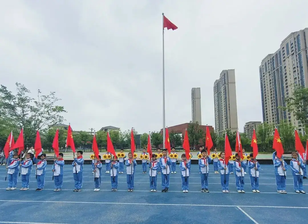 红领巾爱祖国——2024年萍乡市翠湖小学新队员入队仪式 第36张 红领巾爱祖国——2024年萍乡市翠湖小学新队员入队仪式 第36张