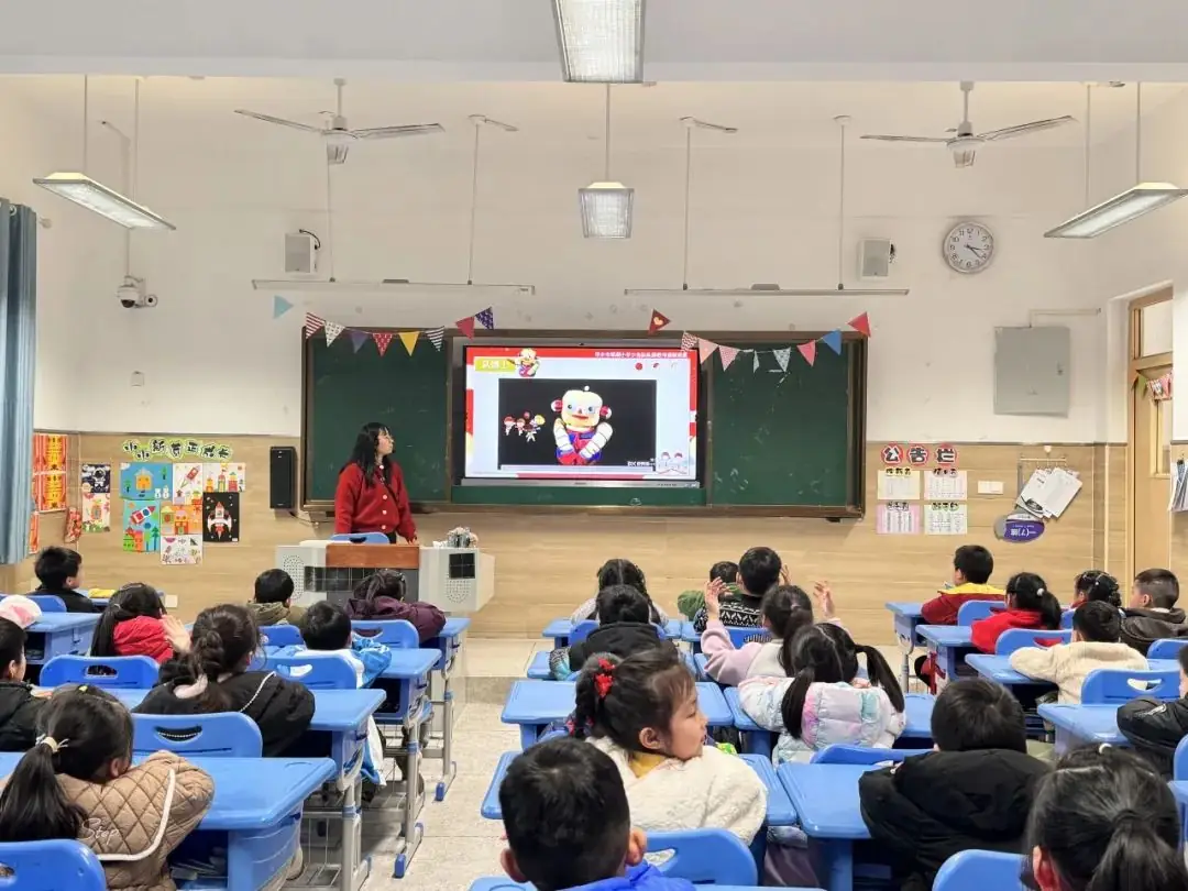 红领巾爱祖国——2024年萍乡市翠湖小学新队员入队仪式 第6张 红领巾爱祖国——2024年萍乡市翠湖小学新队员入队仪式 第6张