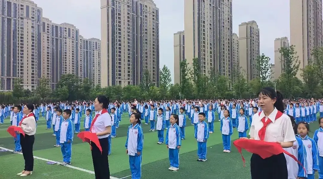 红领巾爱祖国——2024年萍乡市翠湖小学新队员入队仪式 第29张 红领巾爱祖国——2024年萍乡市翠湖小学新队员入队仪式 第29张