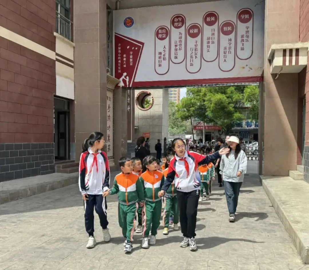 【特色活动】小学初体验  衔接促成长——安宁区幼儿园幼小衔接系列活动之走进小学 第8张