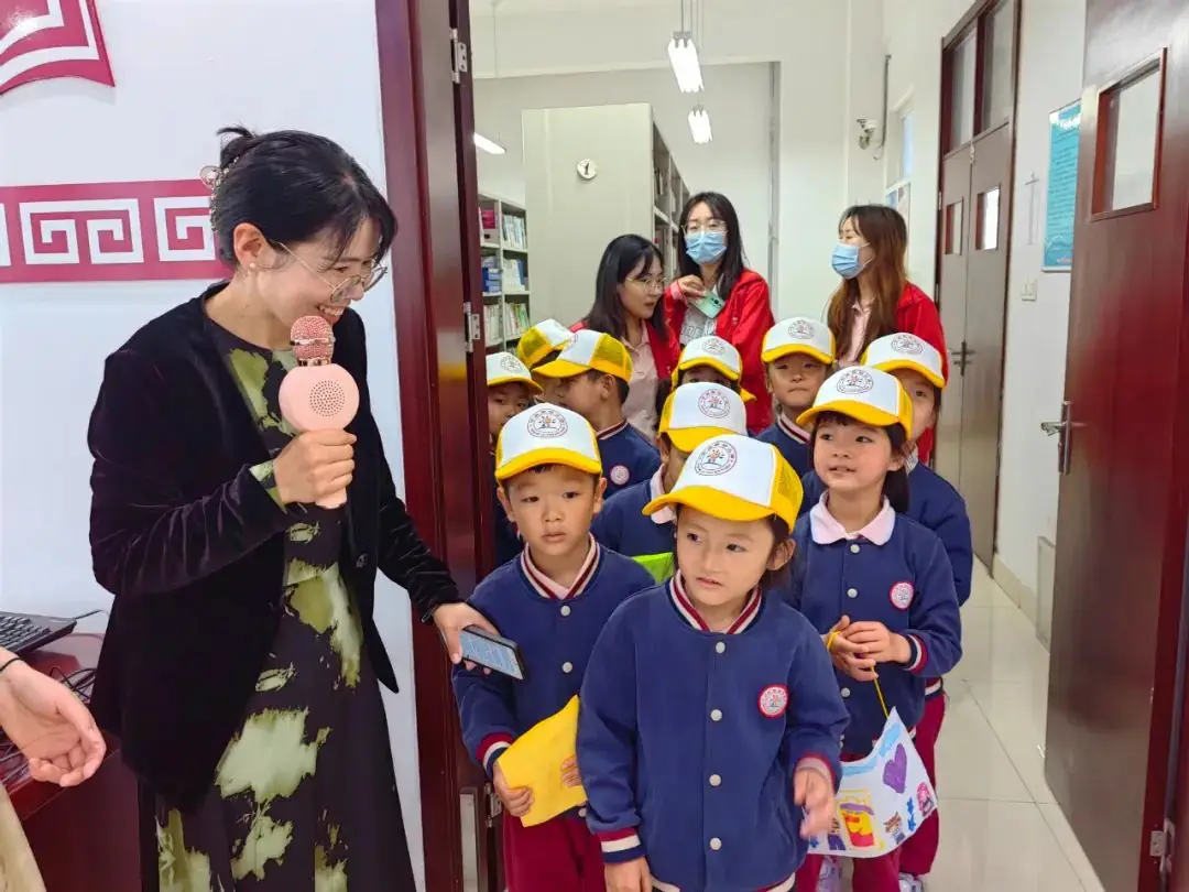 初夏“探”小学,一起“趣”成长 ——宁波路学校迎接宁波路幼儿园小朋友到校参观 第28张