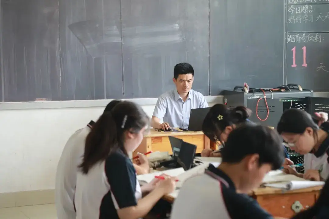 高考倒计时10天丨有一种青春叫高考,有一种陪伴叫“老师与你同在”! 第22张 高考倒计时10天丨有一种青春叫高考,有一种陪伴叫“老师与你同在”! 第22张