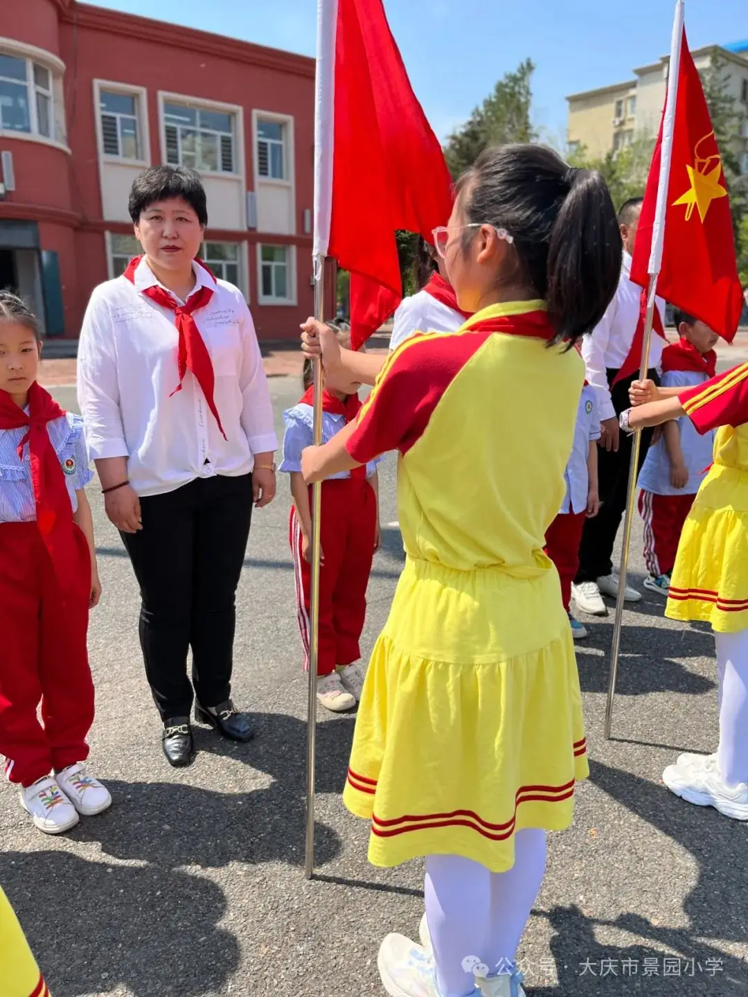 红领巾 爱祖国——景园小学举行新队员入队仪式 第17张 红领巾 爱祖国——景园小学举行新队员入队仪式 第17张