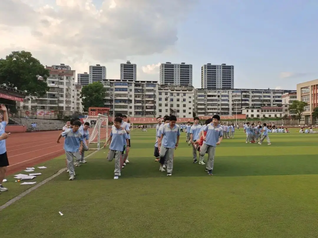 趣味减压,冲刺中考 | 我校初三年级组织开展放松减压活动 第8张 趣味减压,冲刺中考 | 我校初三年级组织开展放松减压活动 第8张