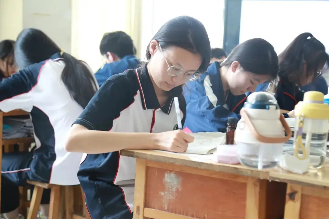 高考倒计时10天丨有一种青春叫高考,有一种陪伴叫“老师与你同在”! 第15张 高考倒计时10天丨有一种青春叫高考,有一种陪伴叫“老师与你同在”! 第15张