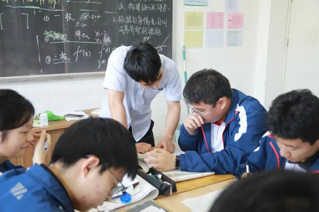 高考倒计时10天丨有一种青春叫高考,有一种陪伴叫“老师与你同在”! 第33张 高考倒计时10天丨有一种青春叫高考,有一种陪伴叫“老师与你同在”! 第33张