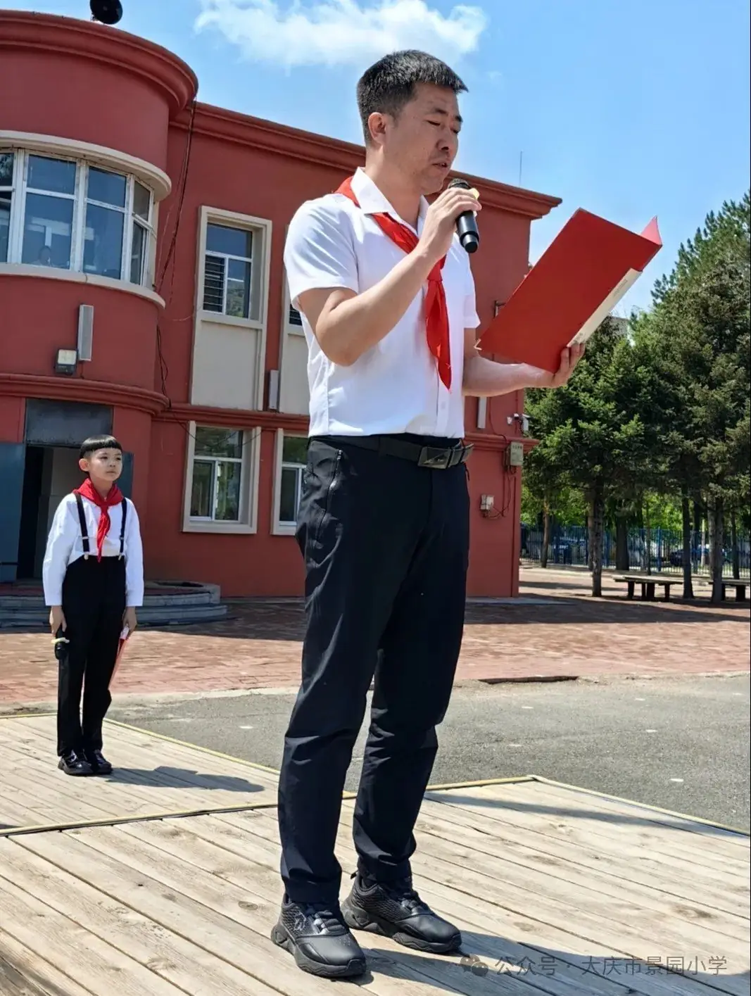 红领巾 爱祖国——景园小学举行新队员入队仪式 第22张 红领巾 爱祖国——景园小学举行新队员入队仪式 第22张