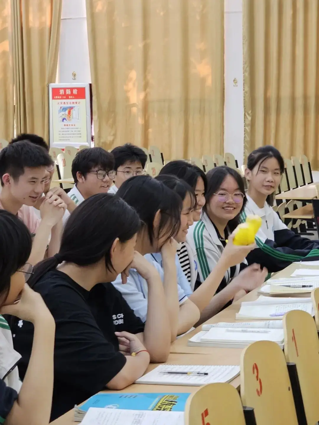 【凤山 | 心理讲座】减压赋能战中考 阳光总在风雨后——凤山学校举办全环境立德树人暨2024年中考心理辅导讲座 第16张 【凤山 | 心理讲座】减压赋能战中考 阳光总在风雨后——凤山学校举办全环境立德树人暨2024年中考心理辅导讲座 第16张