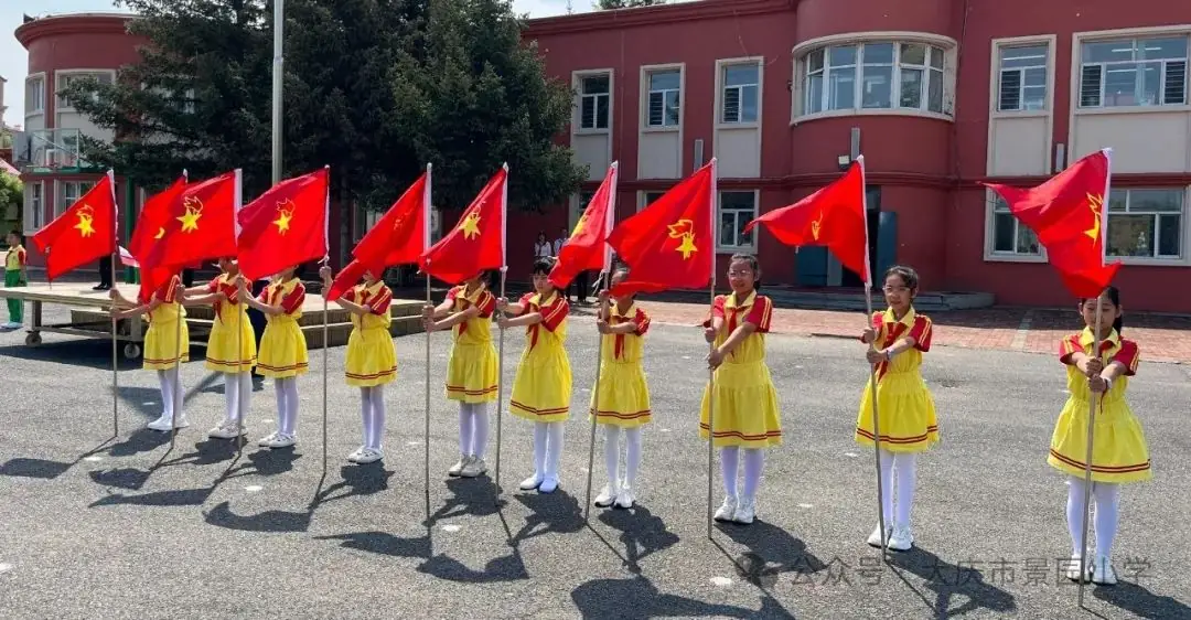 红领巾 爱祖国——景园小学举行新队员入队仪式 第16张 红领巾 爱祖国——景园小学举行新队员入队仪式 第16张