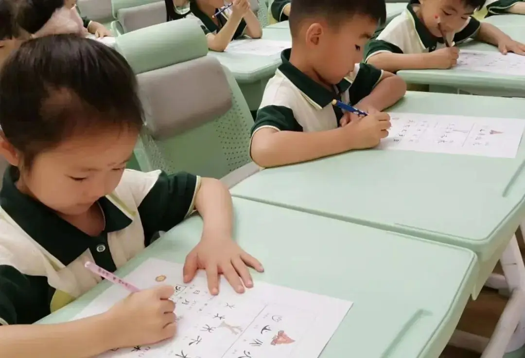 遇见文华 探秘小学 ——中牟县淳泽路幼儿园参观小学幼小衔接实践活动 第32张 遇见文华 探秘小学 ——中牟县淳泽路幼儿园参观小学幼小衔接实践活动 第32张