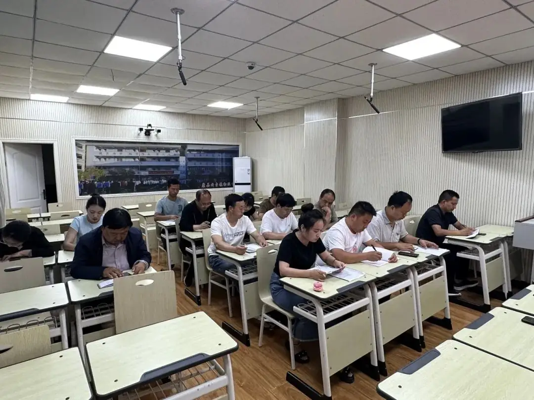 康县云台镇初级中学召开中考备考研讨会 第2张 康县云台镇初级中学召开中考备考研讨会 第2张