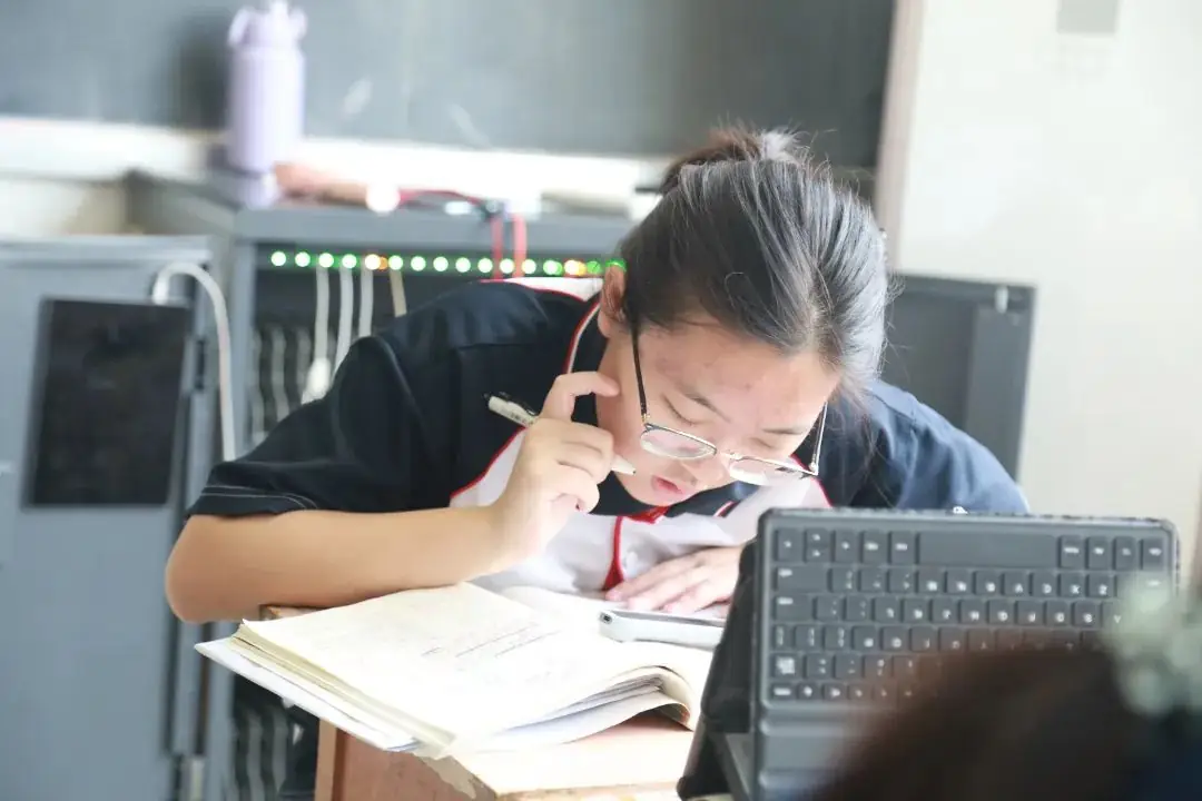 高考倒计时10天丨有一种青春叫高考,有一种陪伴叫“老师与你同在”! 第16张 高考倒计时10天丨有一种青春叫高考,有一种陪伴叫“老师与你同在”! 第16张