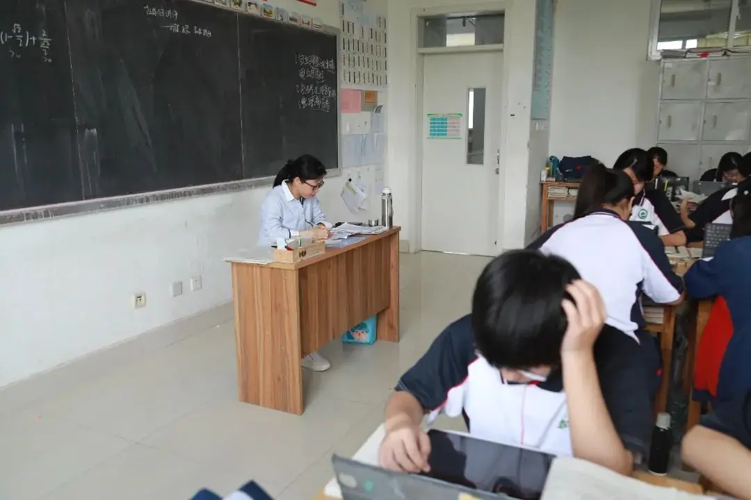 高考倒计时10天丨有一种青春叫高考,有一种陪伴叫“老师与你同在”! 第26张 高考倒计时10天丨有一种青春叫高考,有一种陪伴叫“老师与你同在”! 第26张
