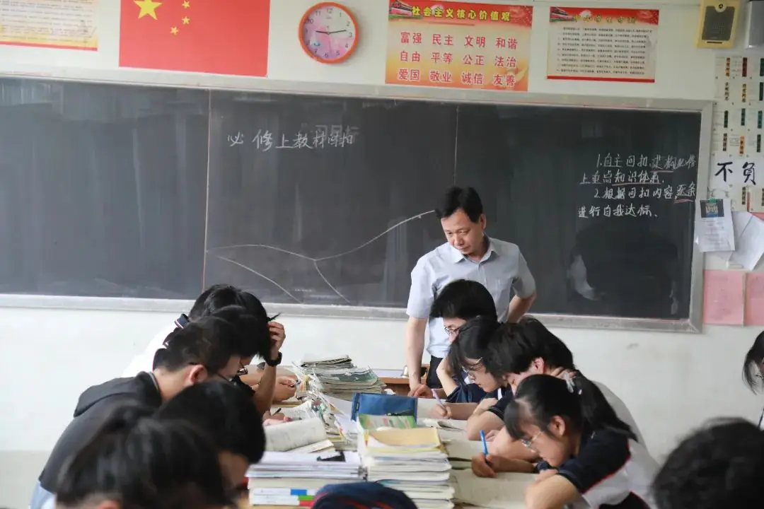 高考倒计时10天丨有一种青春叫高考,有一种陪伴叫“老师与你同在”! 第27张 高考倒计时10天丨有一种青春叫高考,有一种陪伴叫“老师与你同在”! 第27张