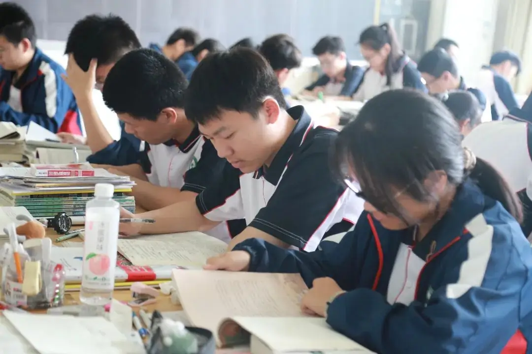 高考倒计时10天丨有一种青春叫高考,有一种陪伴叫“老师与你同在”! 第8张 高考倒计时10天丨有一种青春叫高考,有一种陪伴叫“老师与你同在”! 第8张