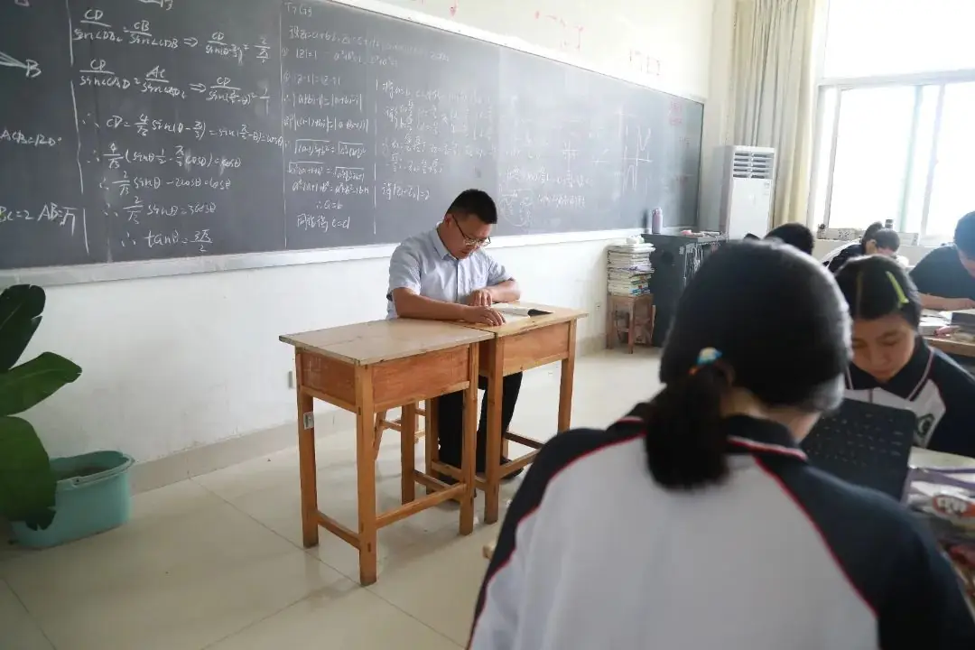 高考倒计时10天丨有一种青春叫高考,有一种陪伴叫“老师与你同在”! 第39张 高考倒计时10天丨有一种青春叫高考,有一种陪伴叫“老师与你同在”! 第39张