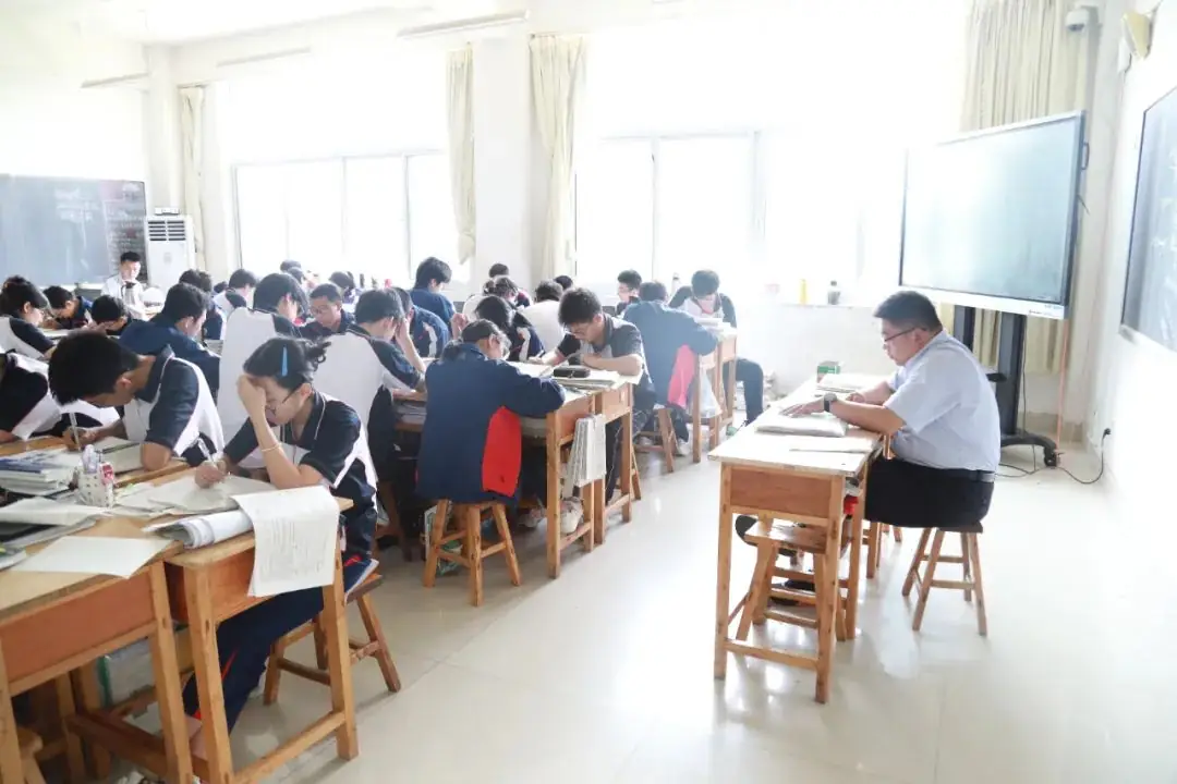 高考倒计时10天丨有一种青春叫高考,有一种陪伴叫“老师与你同在”! 第23张 高考倒计时10天丨有一种青春叫高考,有一种陪伴叫“老师与你同在”! 第23张