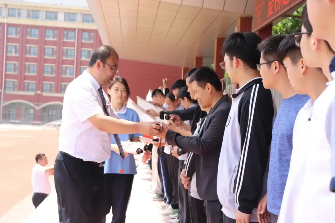 【青春逐梦 决战高考】开阳中学高三学子备考动员大会 第7张