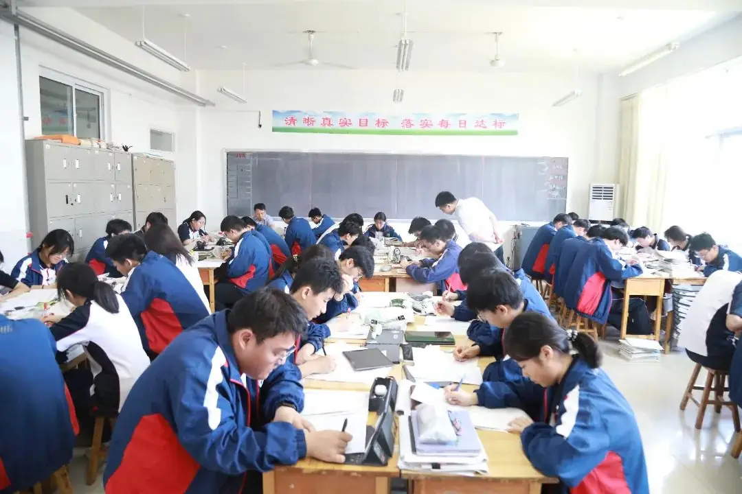 高考倒计时10天丨有一种青春叫高考,有一种陪伴叫“老师与你同在”! 第32张 高考倒计时10天丨有一种青春叫高考,有一种陪伴叫“老师与你同在”! 第32张
