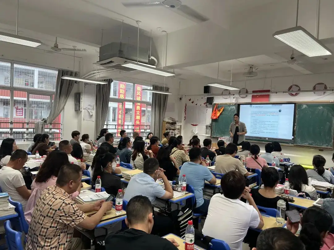 【冲刺中考】携手共进,冲刺中考——莆田九中2024届九年级举行中考冲刺阶段家长会 第13张 【冲刺中考】携手共进,冲刺中考——莆田九中2024届九年级举行中考冲刺阶段家长会 第13张