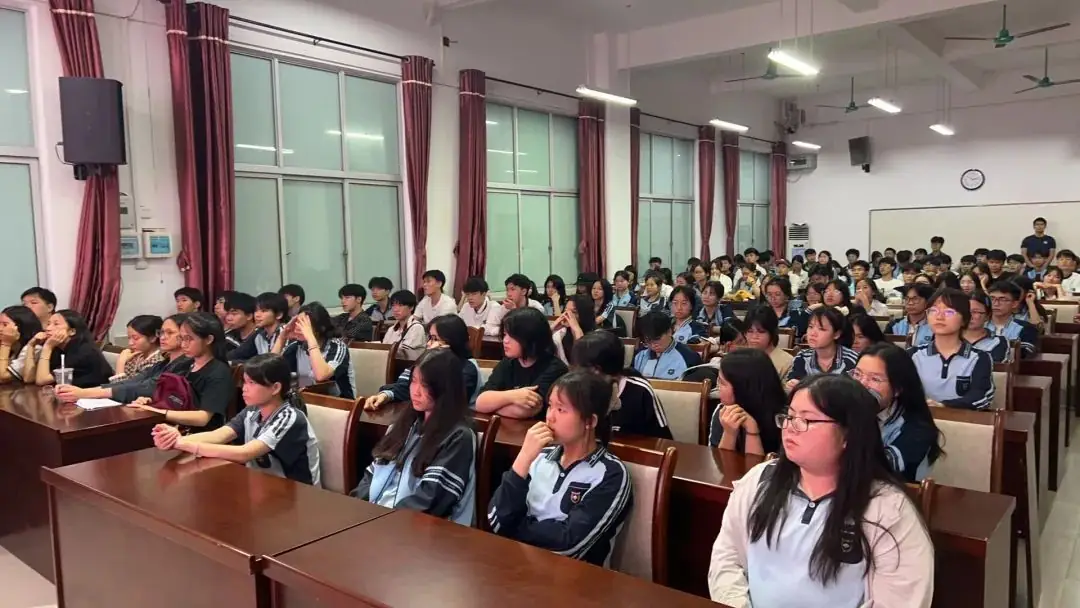 点燃激情 决胜高考 ——艺术部召开三年级高考冲刺鼓励大会 第3张 点燃激情 决胜高考 ——艺术部召开三年级高考冲刺鼓励大会 第3张