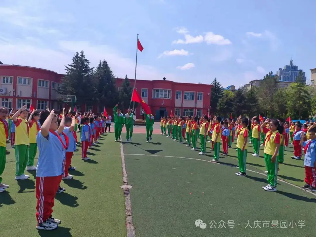 红领巾 爱祖国——景园小学举行新队员入队仪式 第27张 红领巾 爱祖国——景园小学举行新队员入队仪式 第27张