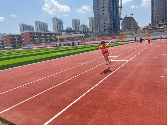 喜报!泉塘第三小学打破两项市纪录,获男子团体第二名,男女团体第四名!-第12张图片-四季读书网