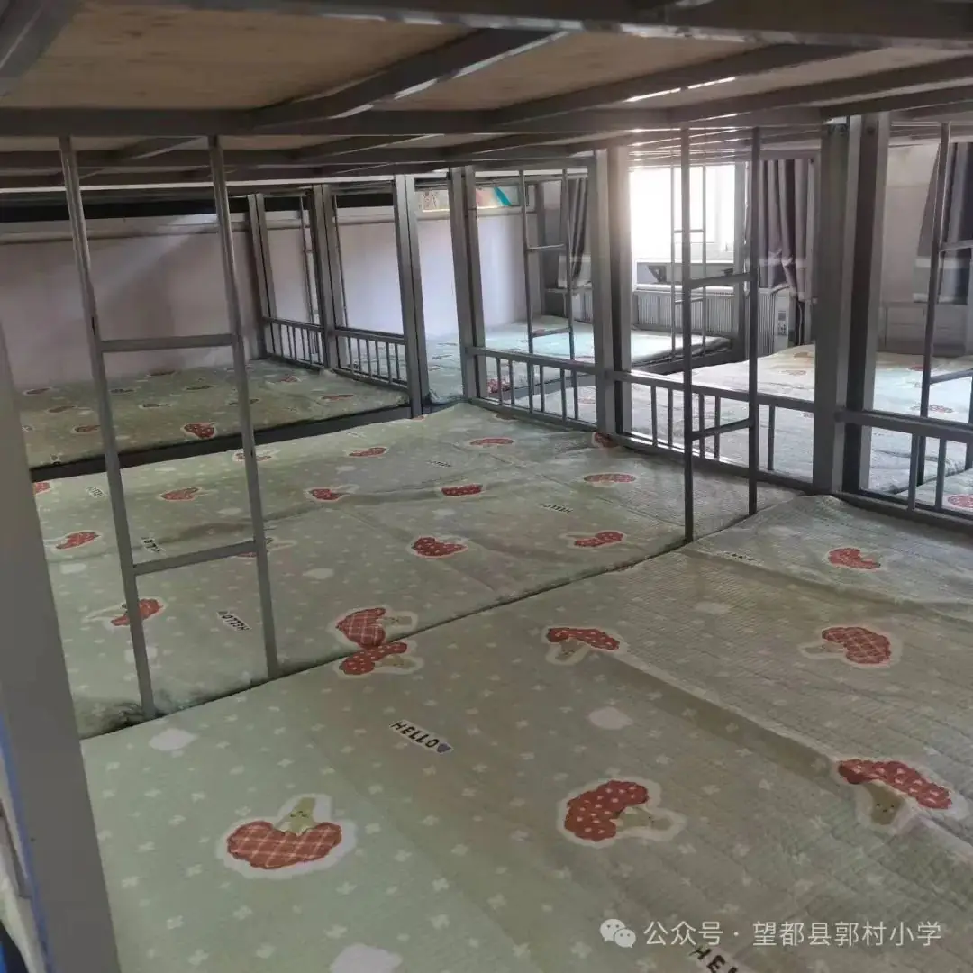 “小”睡床,“大”健康——郭村小学喜迎“舒心午休”躺睡新模式 第6张