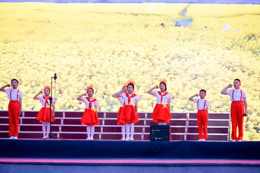高新区第一小学举办第十四届“庆六一”七色光校园文化艺术节文艺晚会 第16张 高新区第一小学举办第十四届“庆六一”七色光校园文化艺术节文艺晚会 第16张