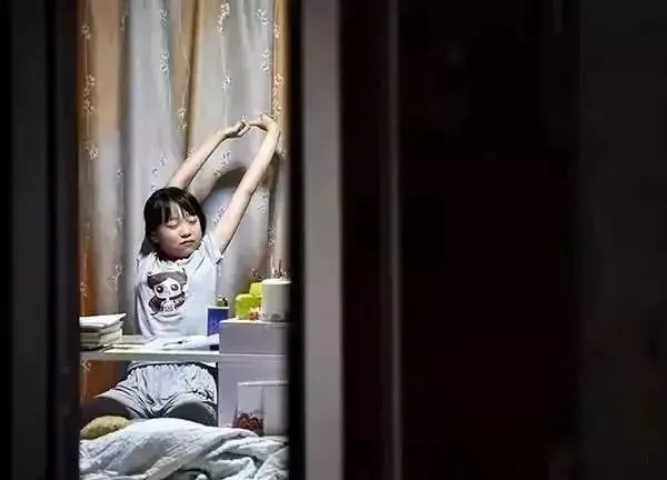 父亲晒出女儿中考图,看哭万人: 孩子,读书虽苦,却是最容易的那条! 第2张 父亲晒出女儿中考图,看哭万人: 孩子,读书虽苦,却是最容易的那条! 第2张