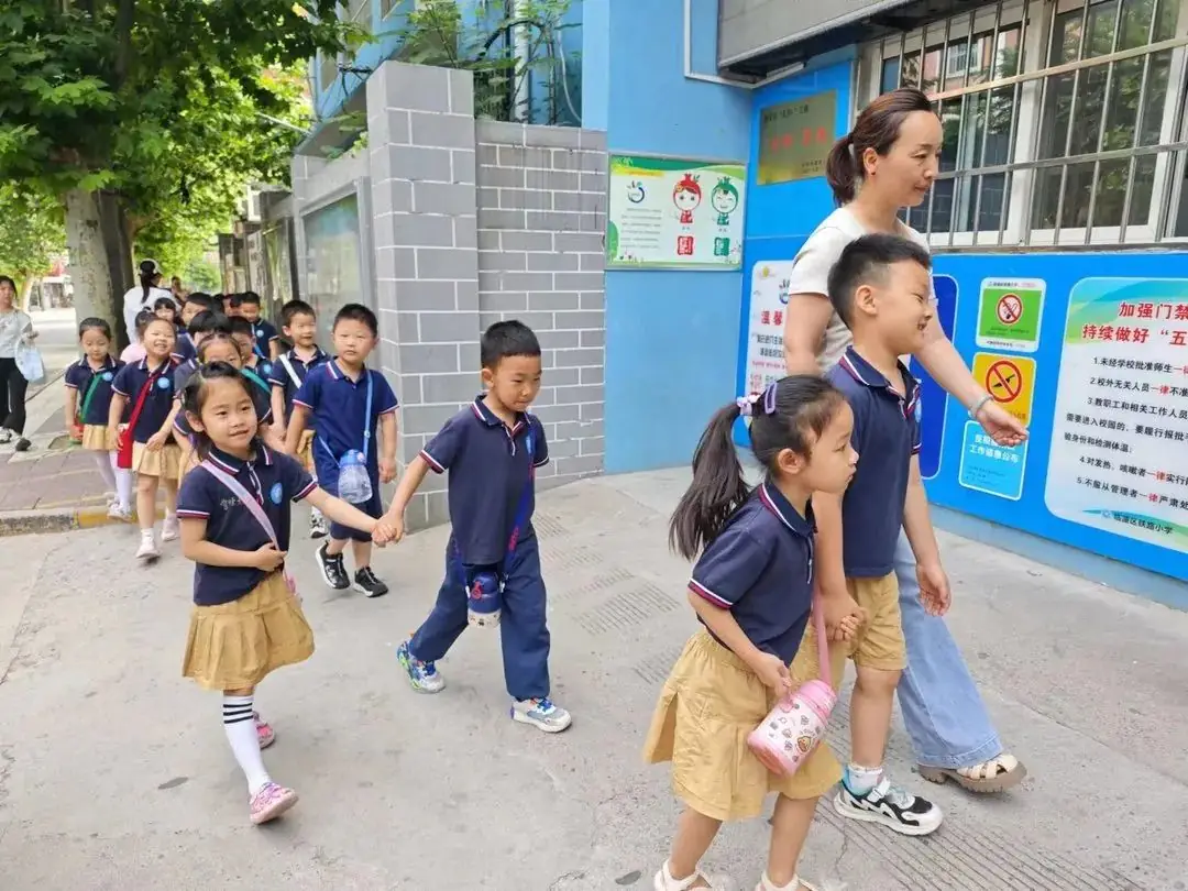 【幼小衔接】“启航 · 前方是小学”——西铁幼儿园幼小衔接系列活动(一) 第5张 【幼小衔接】“启航 · 前方是小学”——西铁幼儿园幼小衔接系列活动(一) 第5张