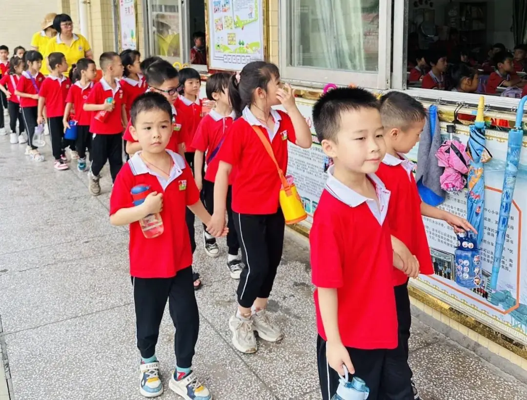 “你好!小学”——江门市蓬江区英才成长幼儿园参观小学活动 第15张 “你好!小学”——江门市蓬江区英才成长幼儿园参观小学活动 第15张