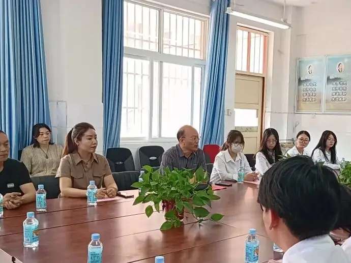 我校原阳校区与原阳县原兴街道白庙小学联合举行“大学生社会实践基地”揭牌签约仪式 第6张 我校原阳校区与原阳县原兴街道白庙小学联合举行“大学生社会实践基地”揭牌签约仪式 第6张