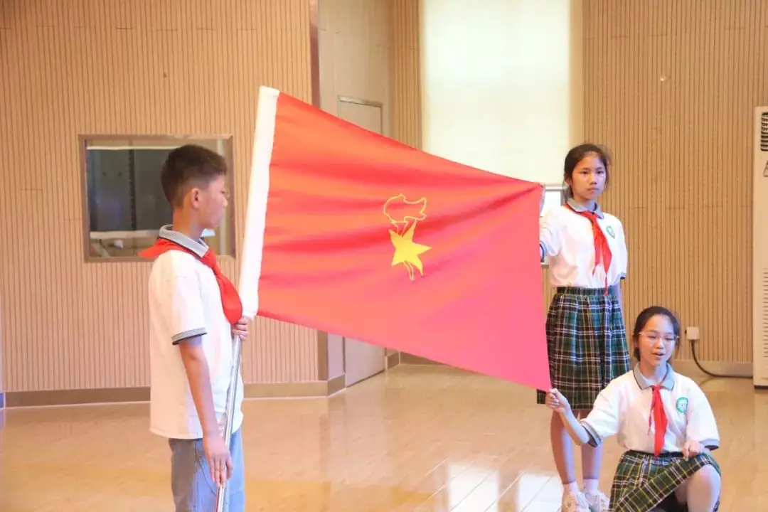 【珠江小学 少先队活动】红领巾爱祖国——浦口区珠江小学第一批少先队员入队仪式 第23张 【珠江小学 少先队活动】红领巾爱祖国——浦口区珠江小学第一批少先队员入队仪式 第23张