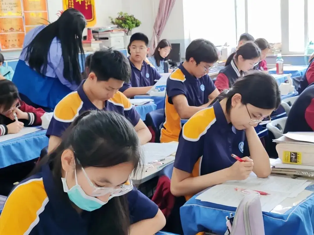 聚焦新中考 蓄力新突破—— 嘉汇中学开展省模后专题教学研讨活动 第11张 聚焦新中考 蓄力新突破—— 嘉汇中学开展省模后专题教学研讨活动 第11张