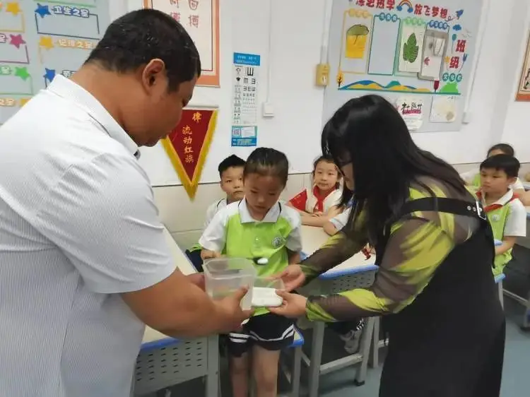 【碑林教育|建国路小学】家长进课堂,用爱筑成长——二年级 第34张 【碑林教育|建国路小学】家长进课堂,用爱筑成长——二年级 第34张