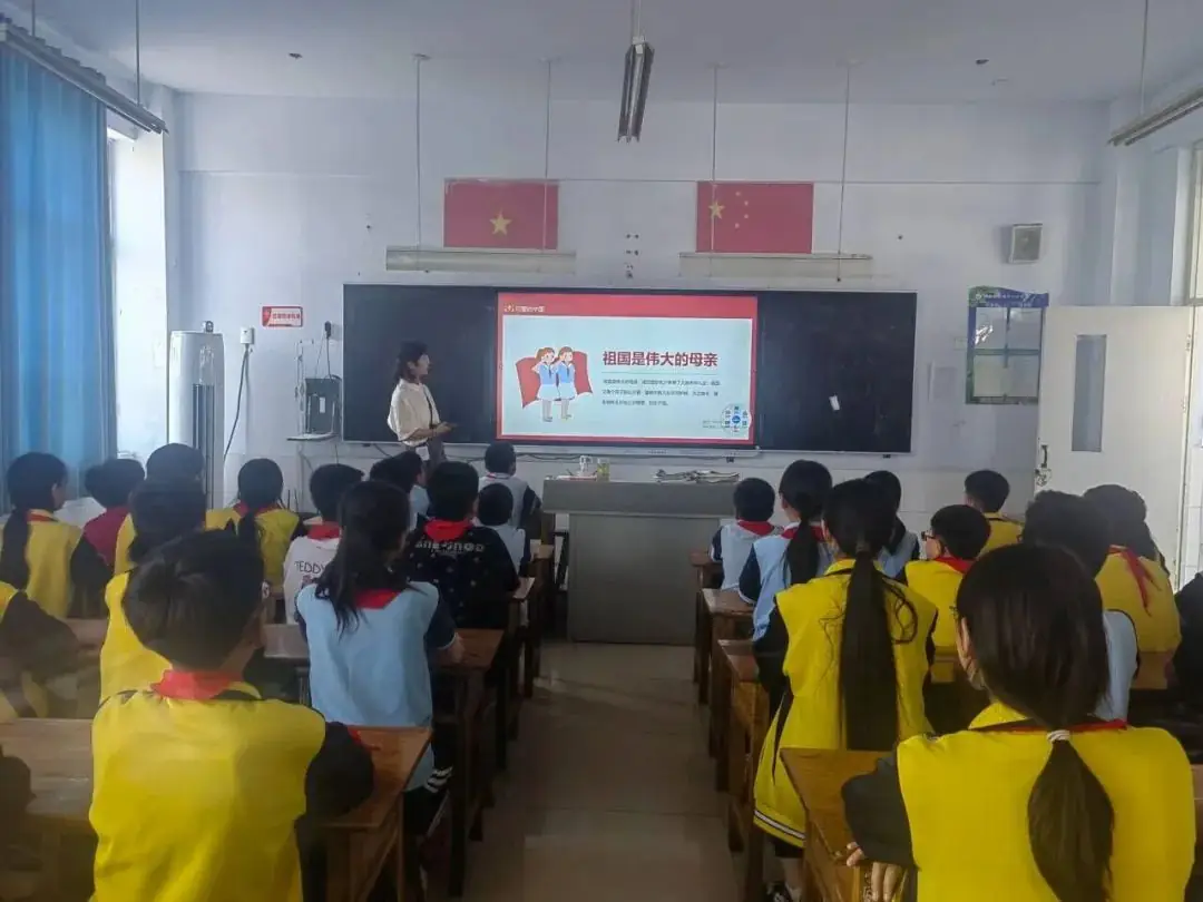 【凤凰岭小学  少先队】红领巾心向党,好少年爱祖国——凤凰岭街道中心小学开展“红领巾爱祖国”主题活动 第10张